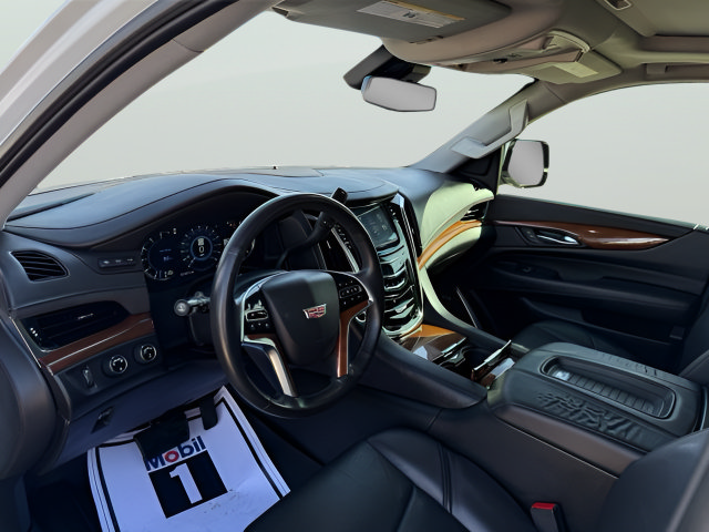 Used 2018 Cadillac Escalade ESV Premium Luxury AWD/4WD image 11