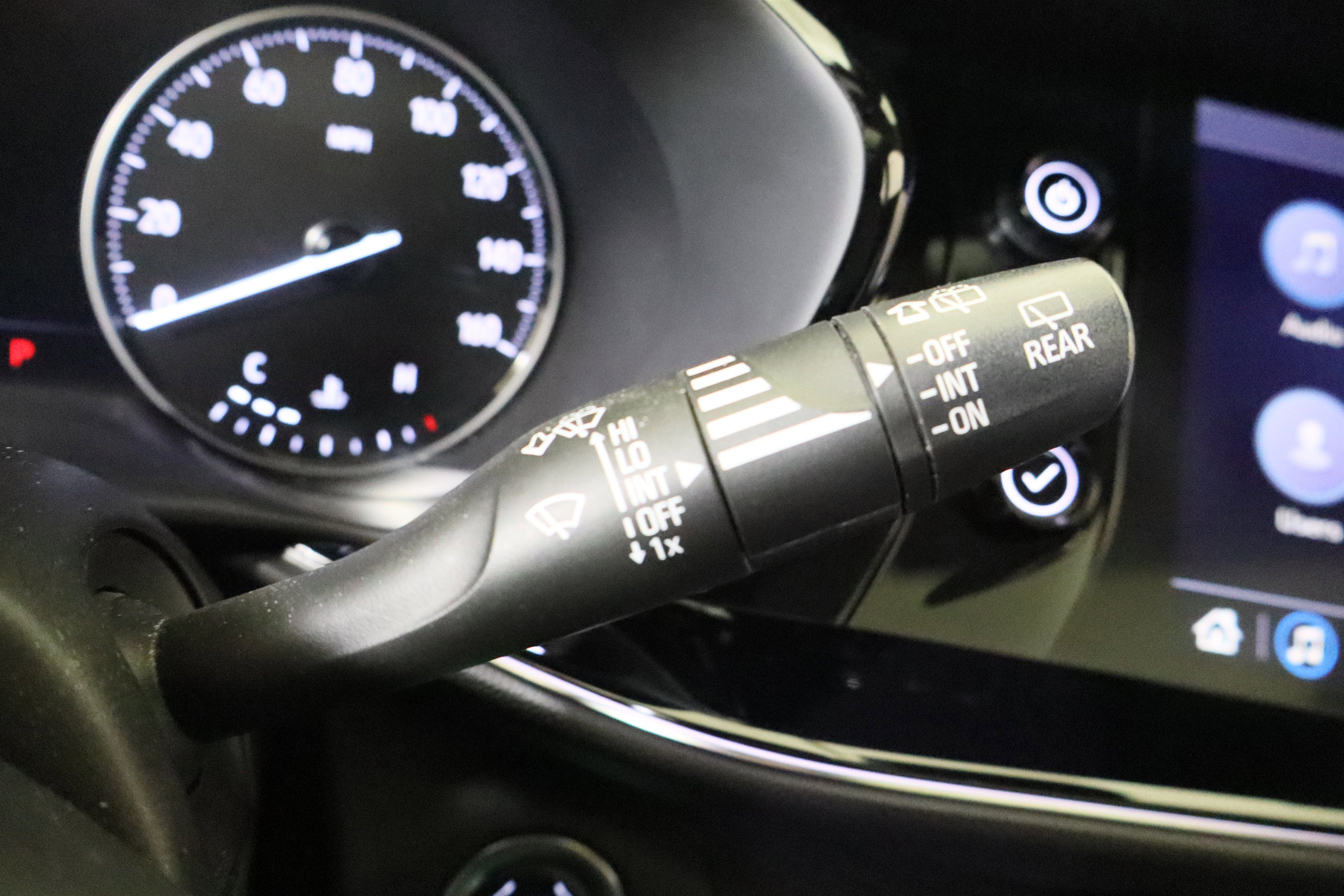 Used 2021 Buick Envision Avenir image 32