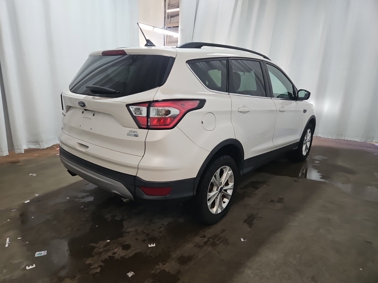 Used 2018 Ford Escape SEL AWD/4WD image 3