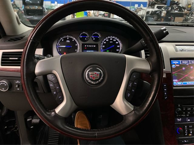 Used 2014 Cadillac Escalade Luxury image 21