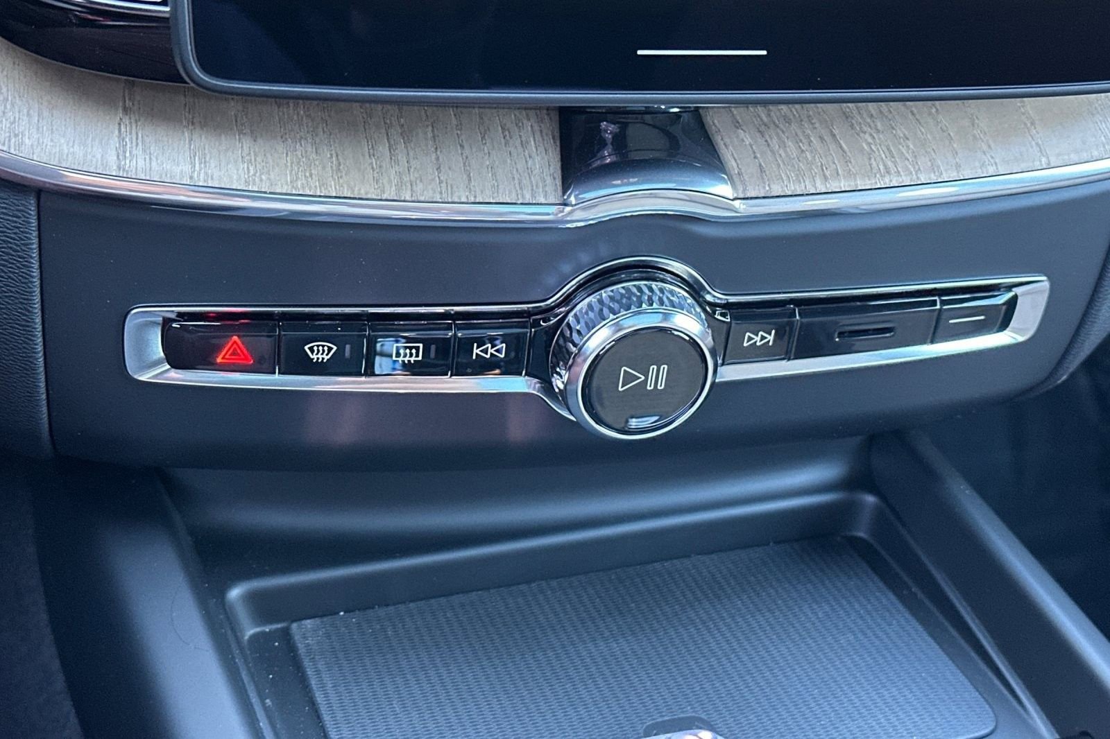 New 2026 Volvo XC60 B5 Plus w/ Protection Package Premier image 23