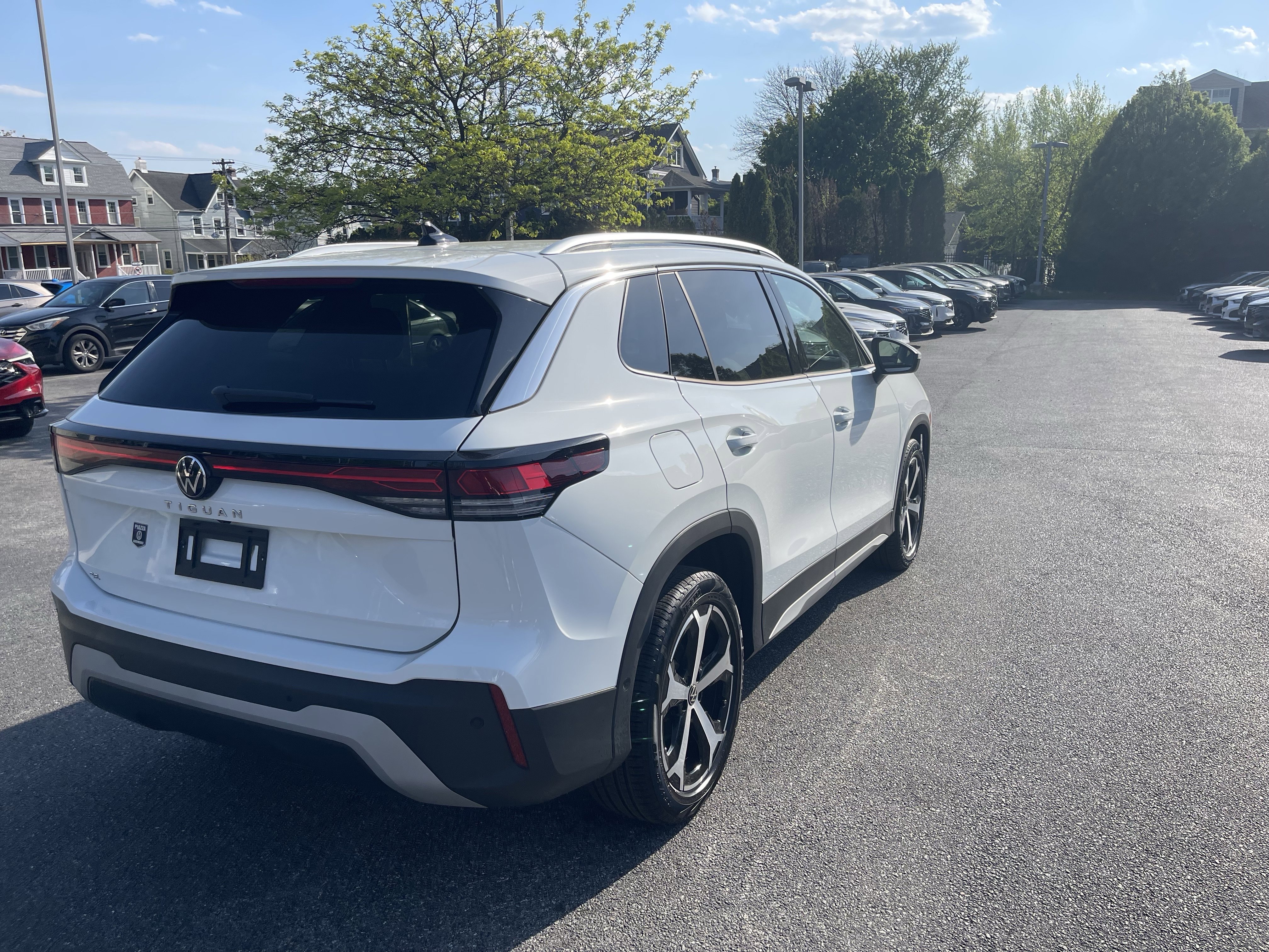 Used 2025 Volkswagen Tiguan SE FWD image 7