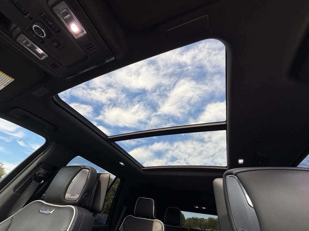 Used 2025 GMC Yukon AT4 Ultimate AWD/4WD image 3