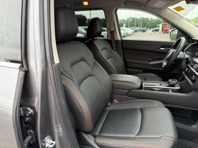 Used 2025 Nissan Pathfinder SL w/ Cargo Package FWD image 9