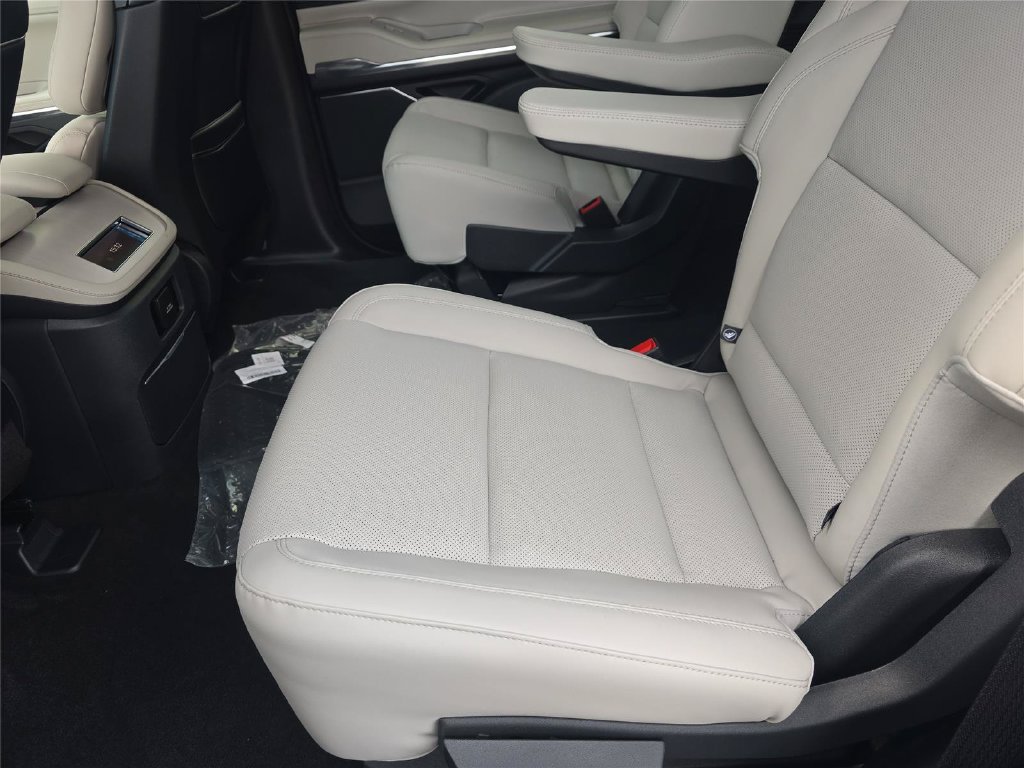 New 2026 Lincoln Navigator Premiere AWD/4WD image 16