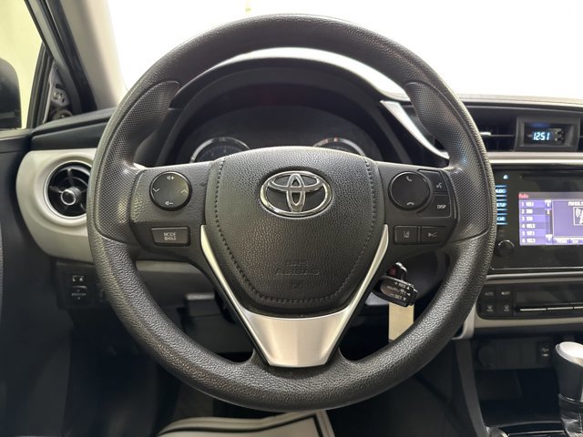Used 2019 Toyota Corolla LE image 16