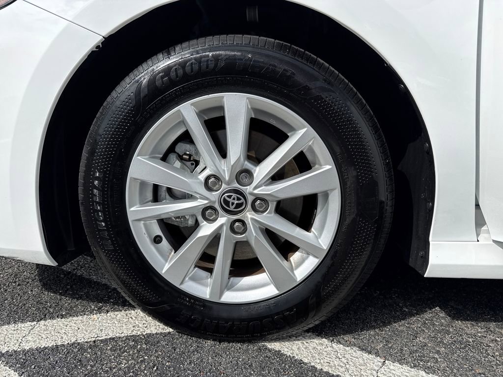 Used 2025 Toyota Camry LE w/ Convenience Package image 27