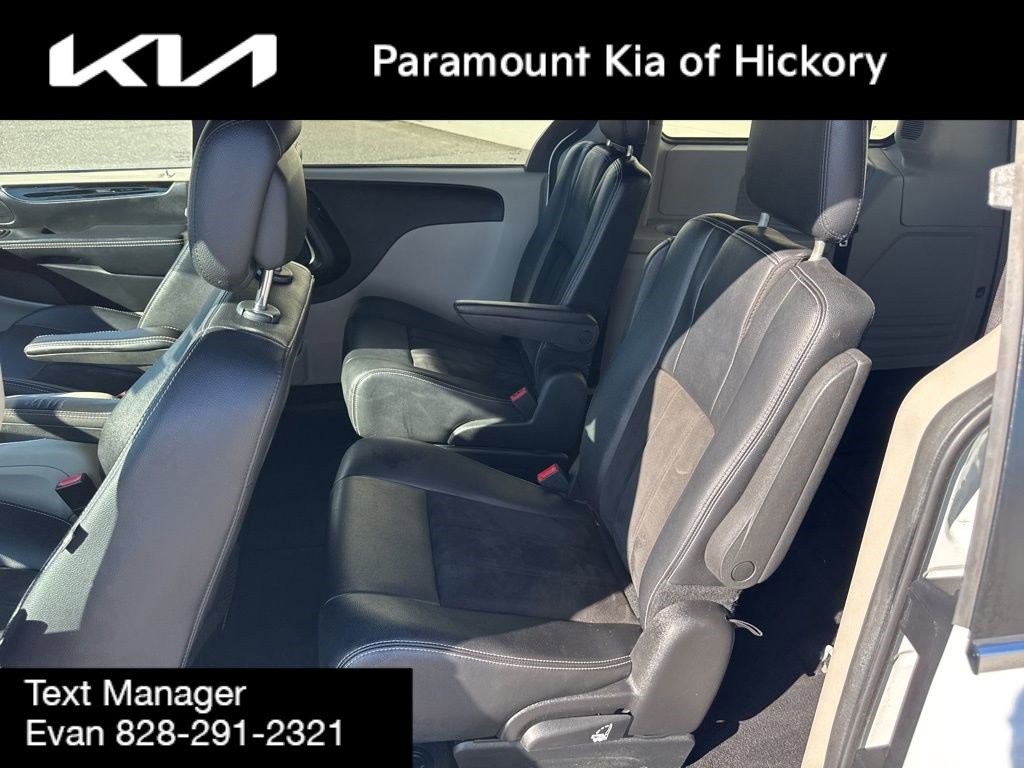 Used 2019 Dodge Grand Caravan SXT image 13