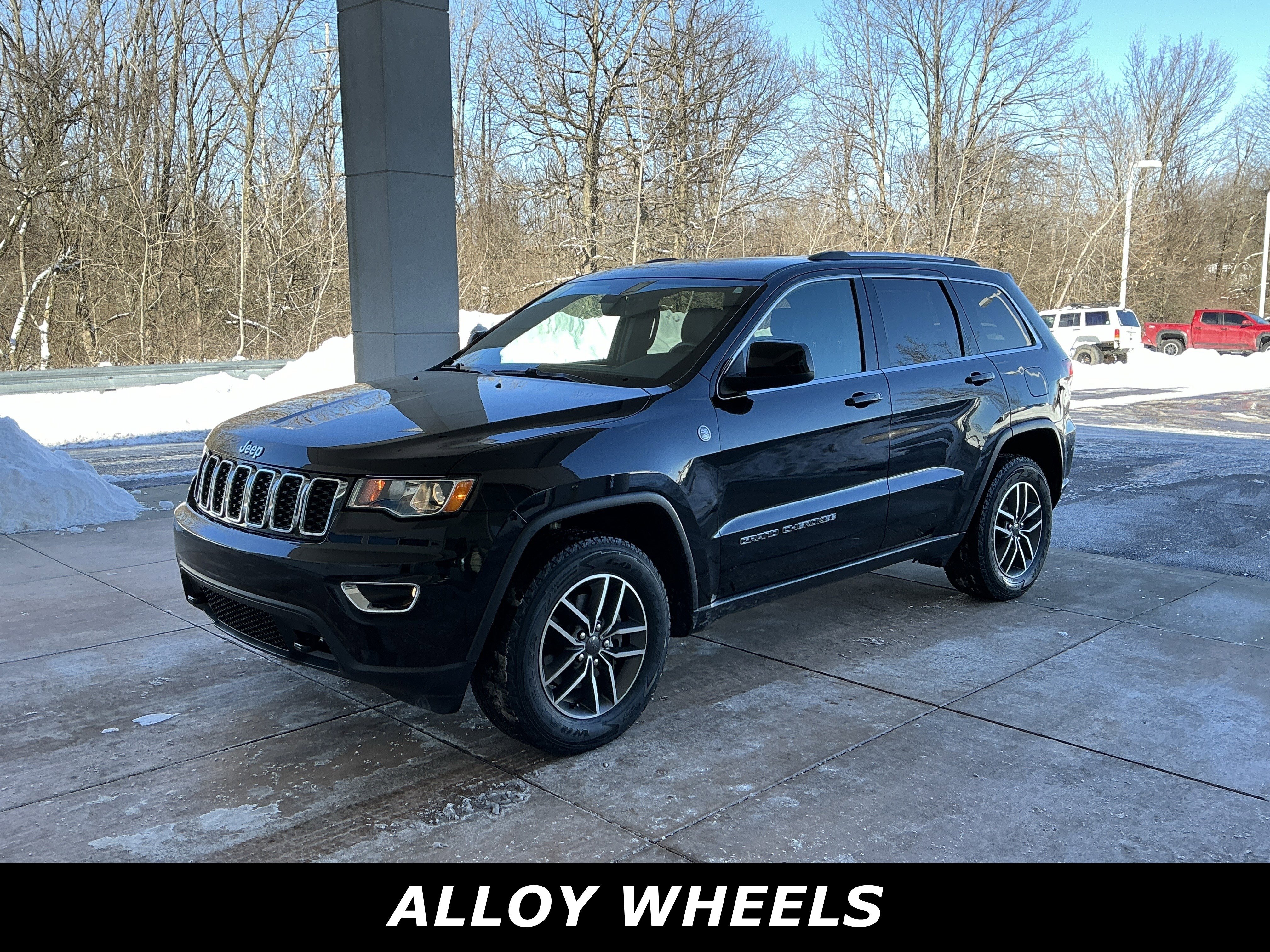 Used 2020 Jeep Grand Cherokee Laredo w/ Quick Order Package 2BN North image 3