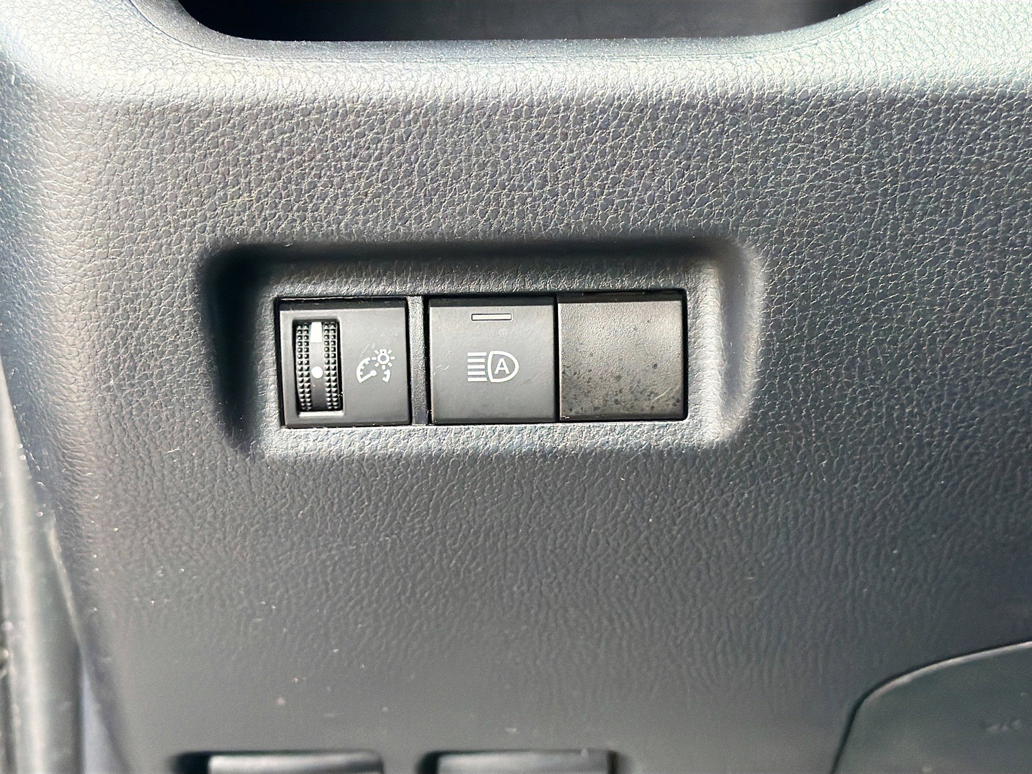 Used 2024 Toyota RAV4 XLE FWD image 32