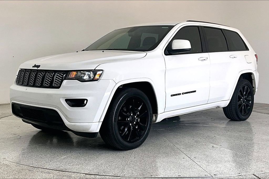 Used 2019 Jeep Grand Cherokee Altitude image 15