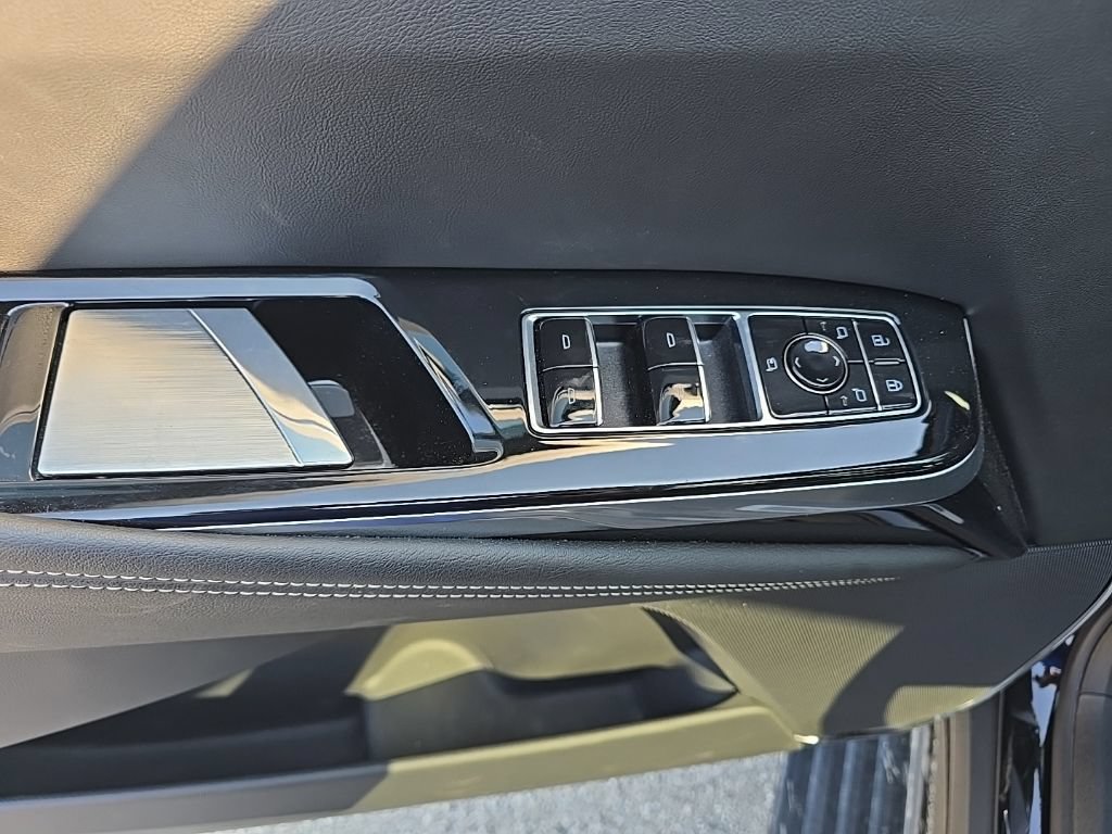 Used 2026 Cadillac Escalade ESV Sport AWD/4WD image 6