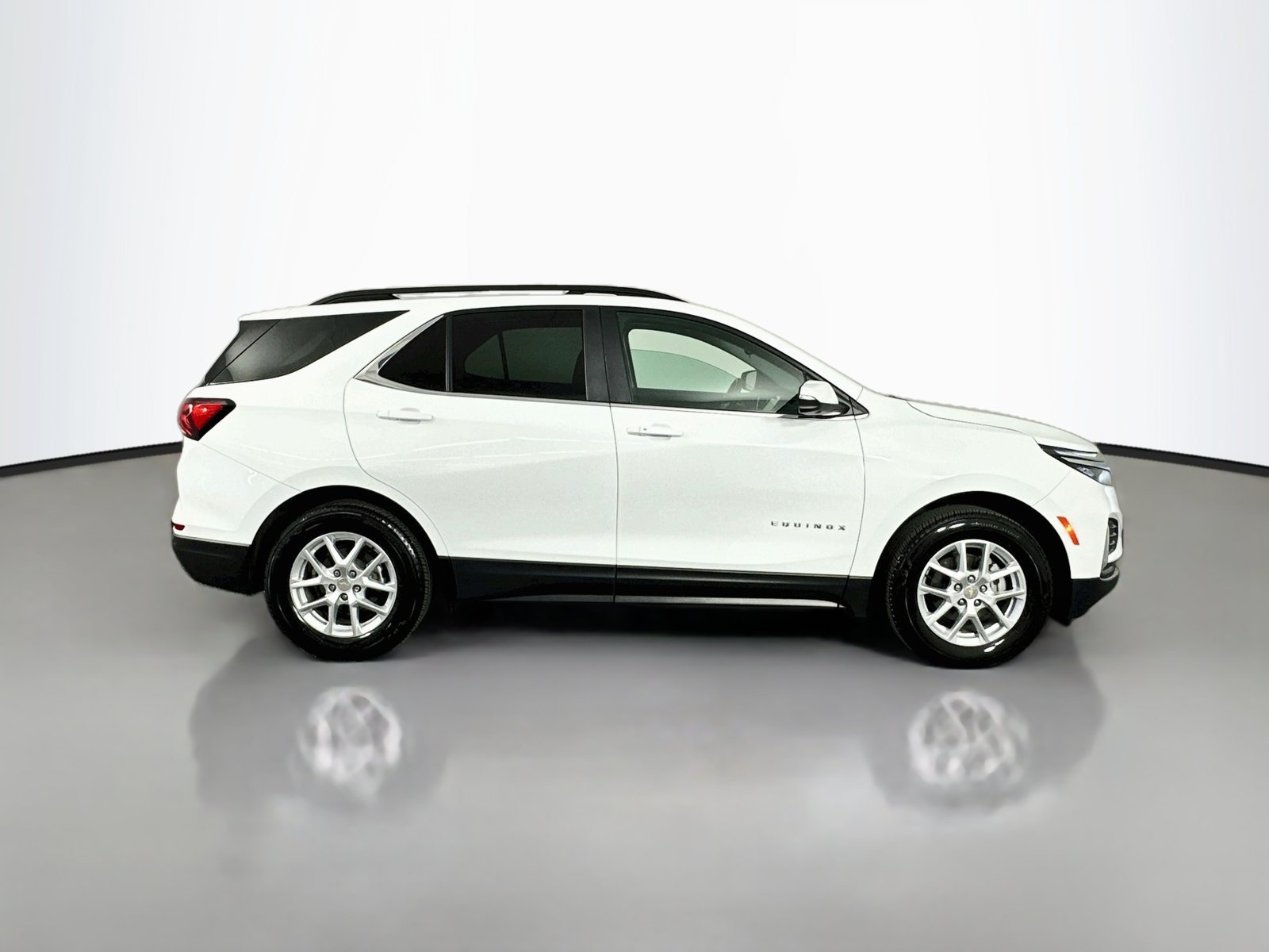 Used 2024 Chevrolet Equinox LT AWD/4WD image 9