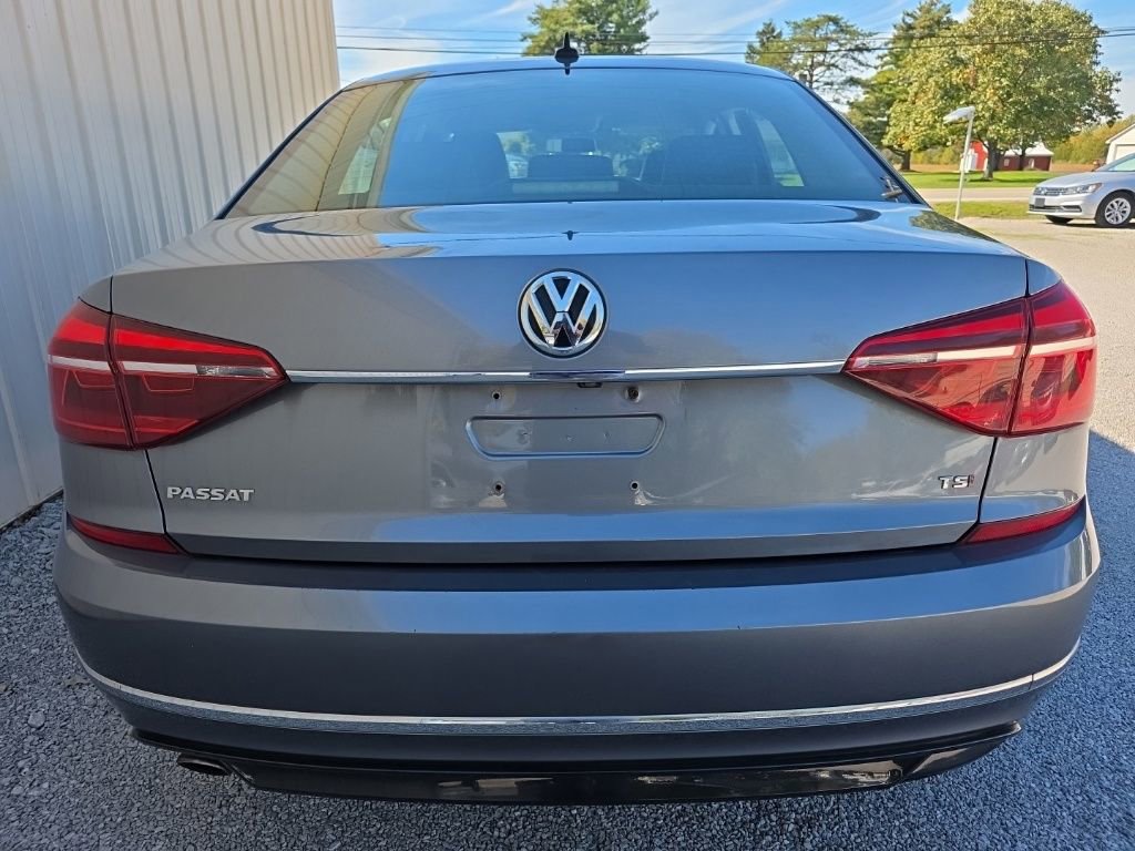 Used 2017 Volkswagen Passat 1.8T R-Line image 8