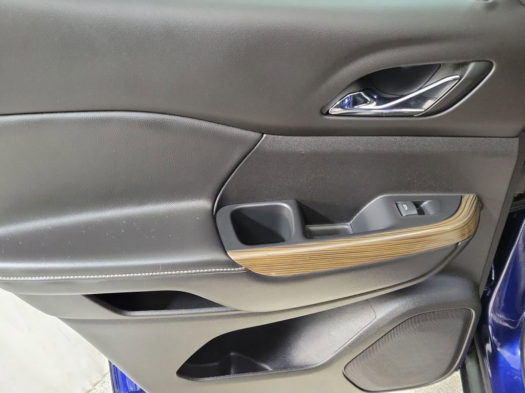 Certified 2023 GMC Acadia SLE w/ Driver Convenience Package image 18