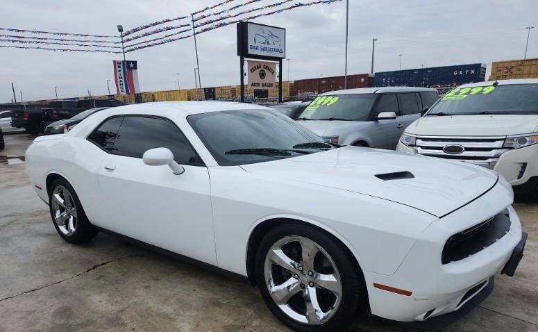 Used 2015 Dodge Challenger SXT w/ Driver Convenience Group RWD image 2