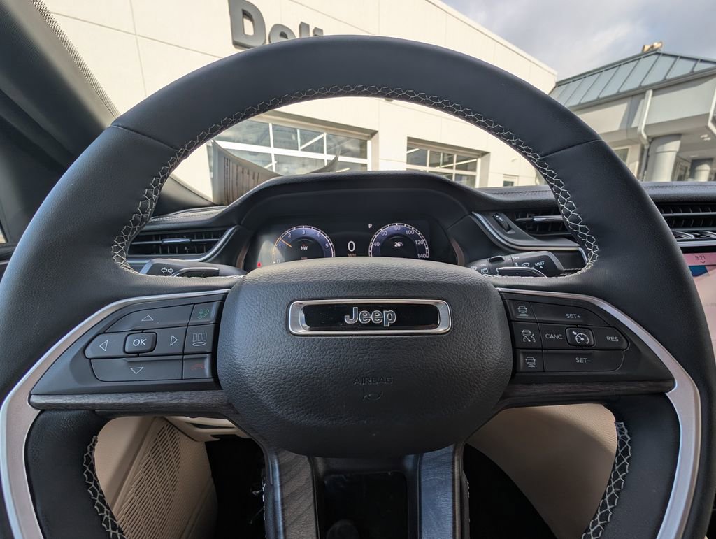 Used 2024 Jeep Grand Cherokee Limited image 19