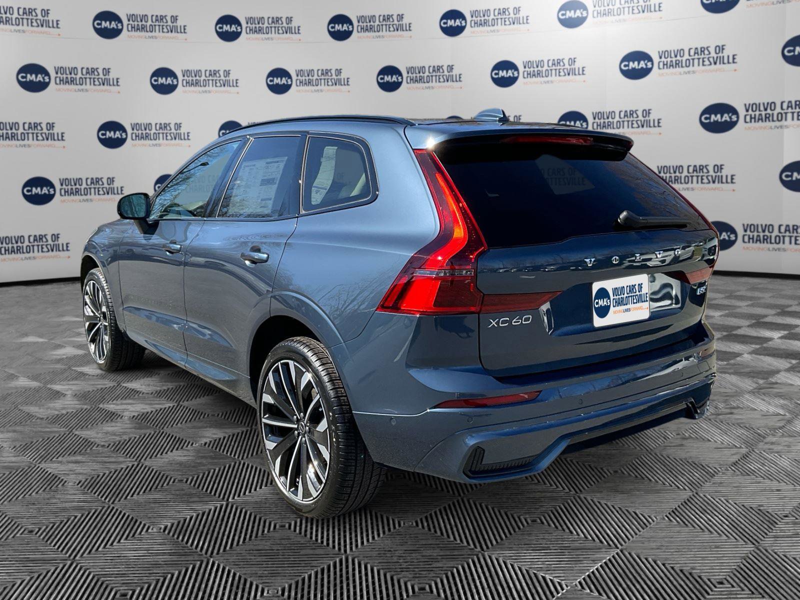 New 2026 Volvo XC60 B5 Ultra w/ Climate Package image 3