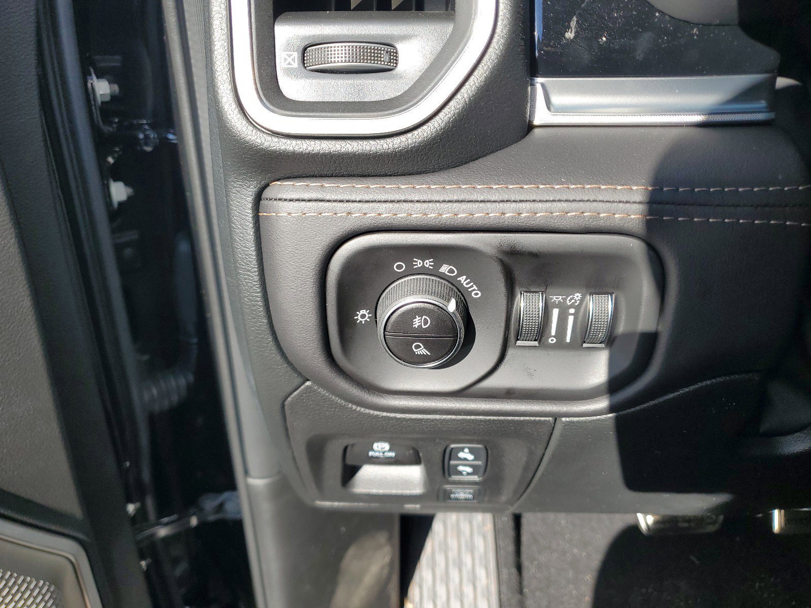 New 2026 RAM 1500 Tungsten w/ Towing Technology Group image 32