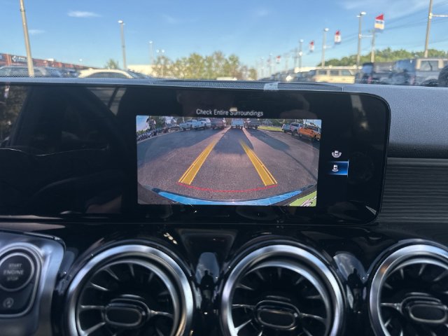 Used 2023 Mercedes-Benz GLB 250 4MATIC w/ Premium Package image 31