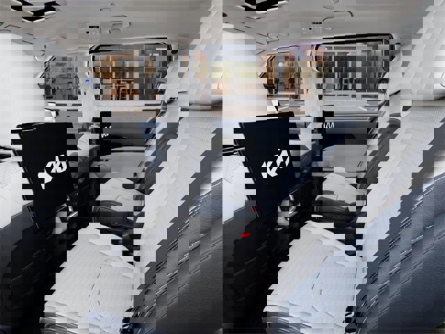 New 2025 Kia Carnival SX Prestige image 18