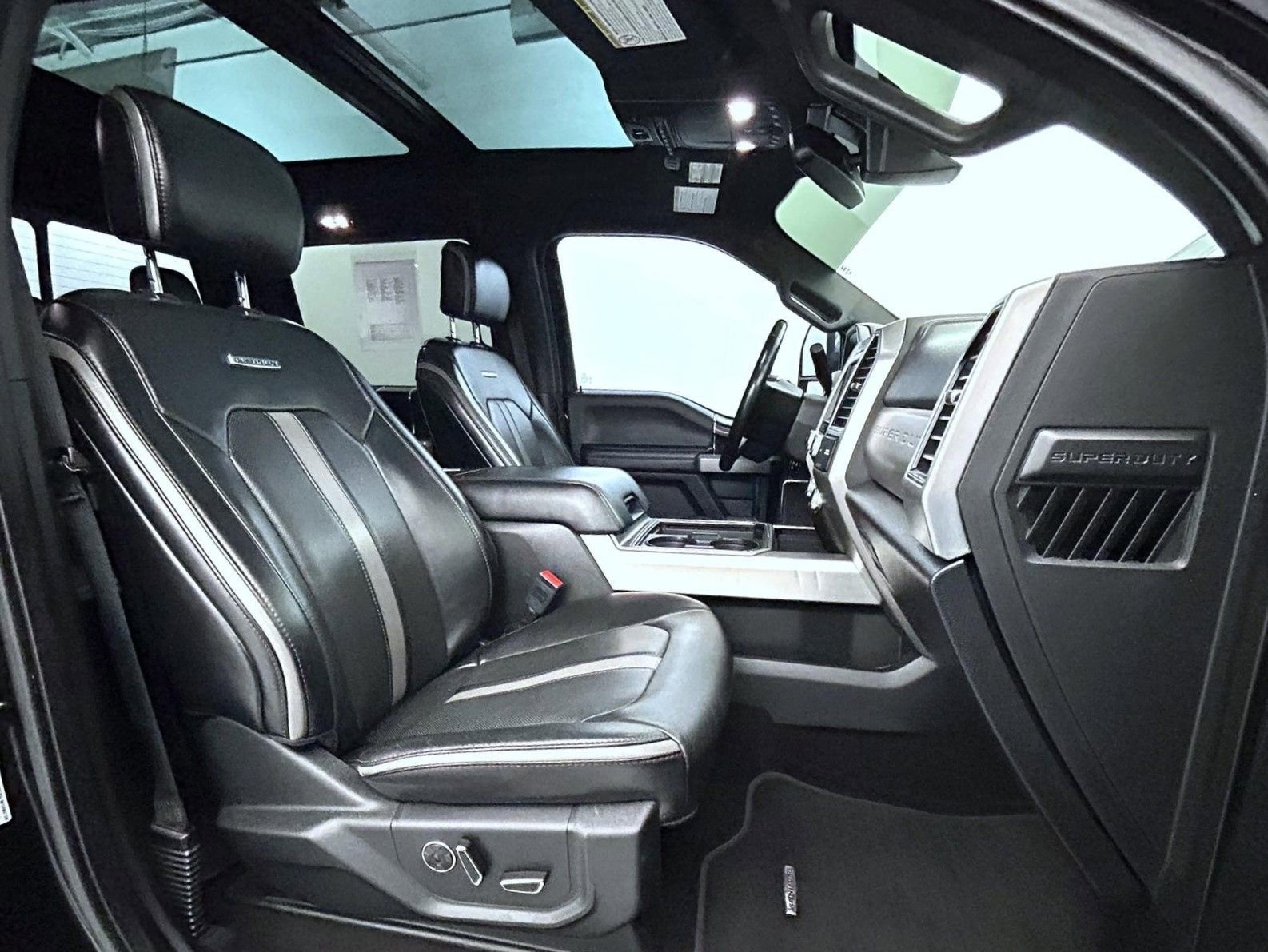 Used 2019 Ford F350 Platinum w/ Platinum Ultimate Package image 16