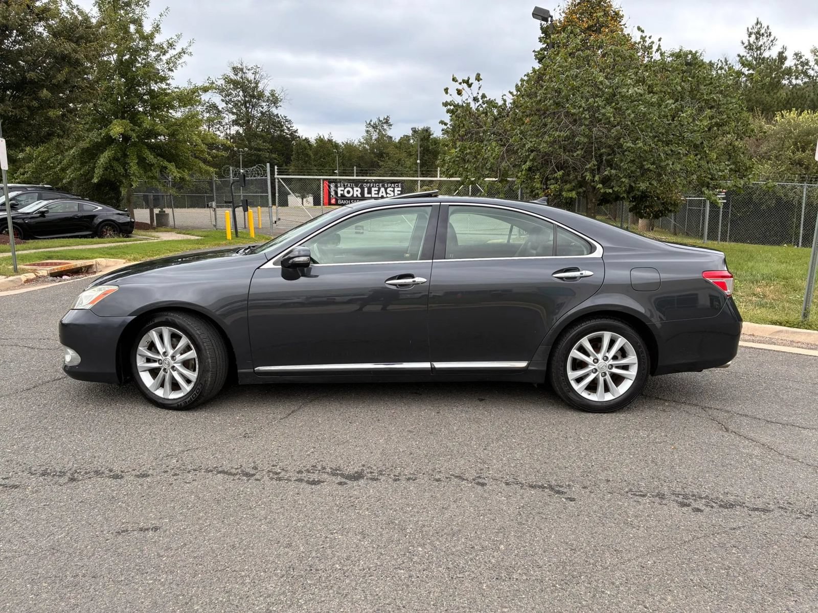 Used 2010 Lexus ES 350 FWD image 3