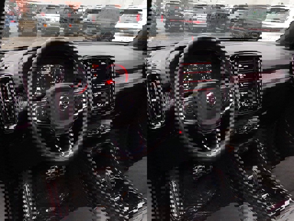 Used 2022 Volvo XC40 T5 R-Design w/ Advanced Package image 16