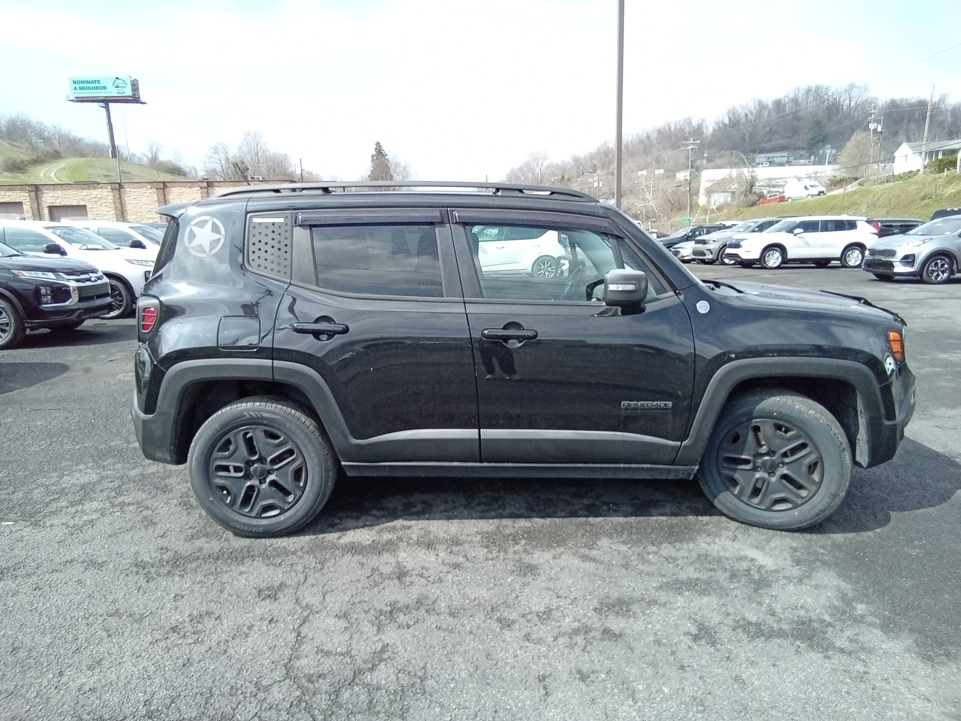 Used 2017 Jeep Renegade Trailhawk AWD/4WD image 3