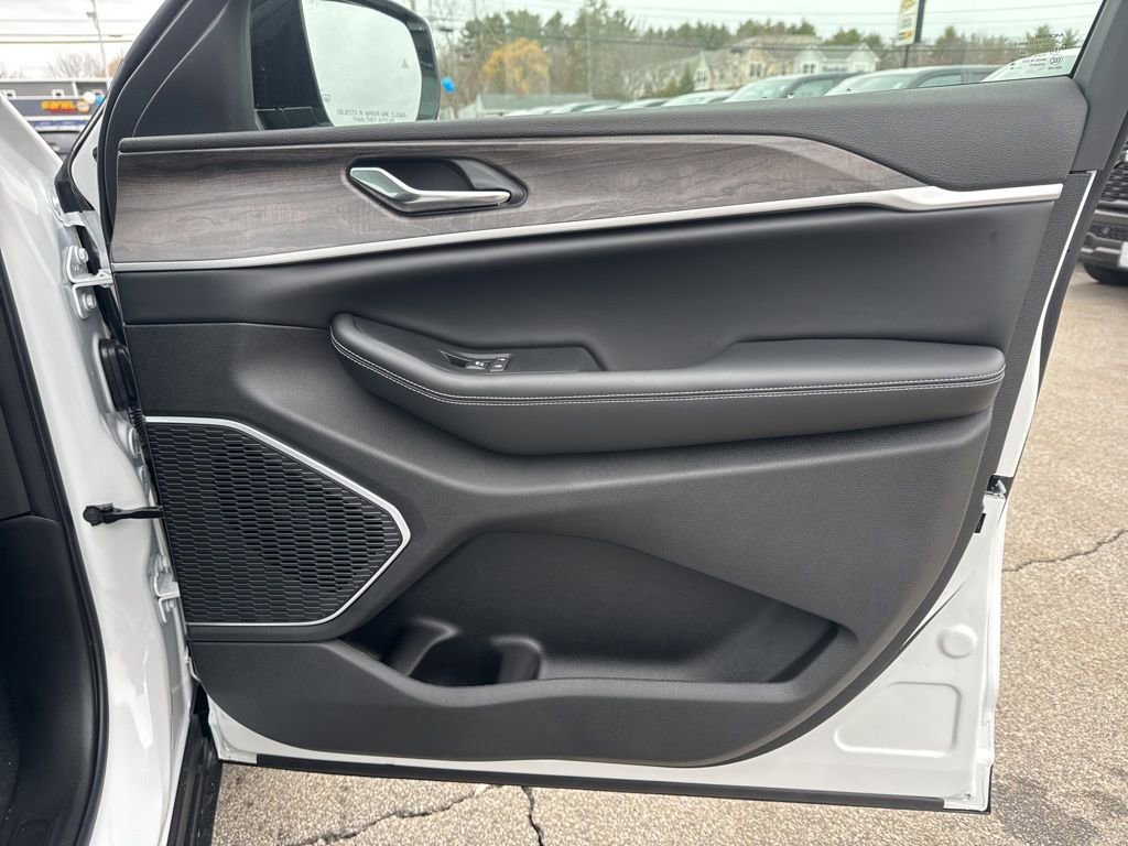 New 2026 Jeep Grand Cherokee Limited image 32