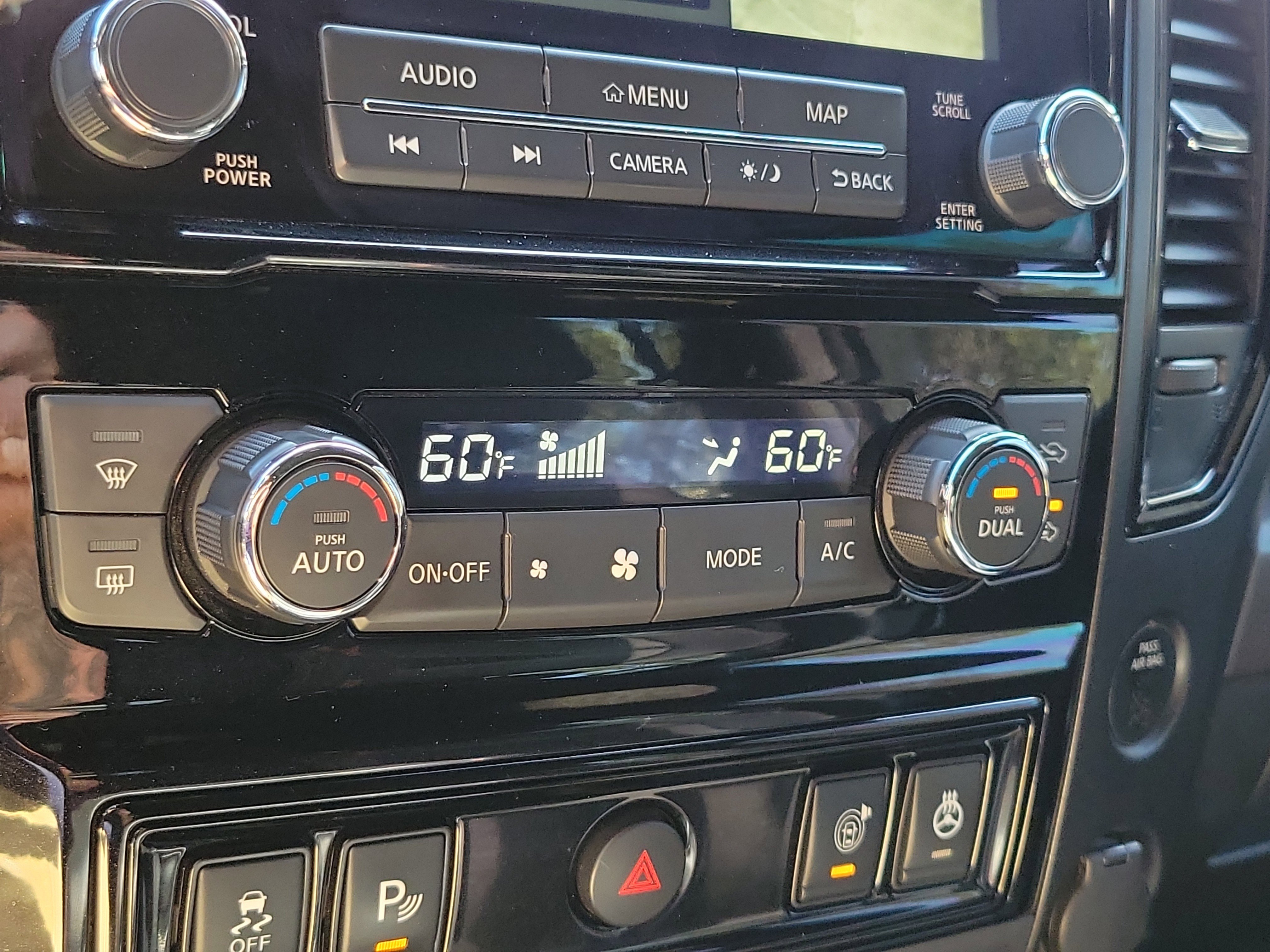 Used 2023 Nissan Titan PRO-4X w/ Pro-4x Convenience Package AWD/4WD image 21