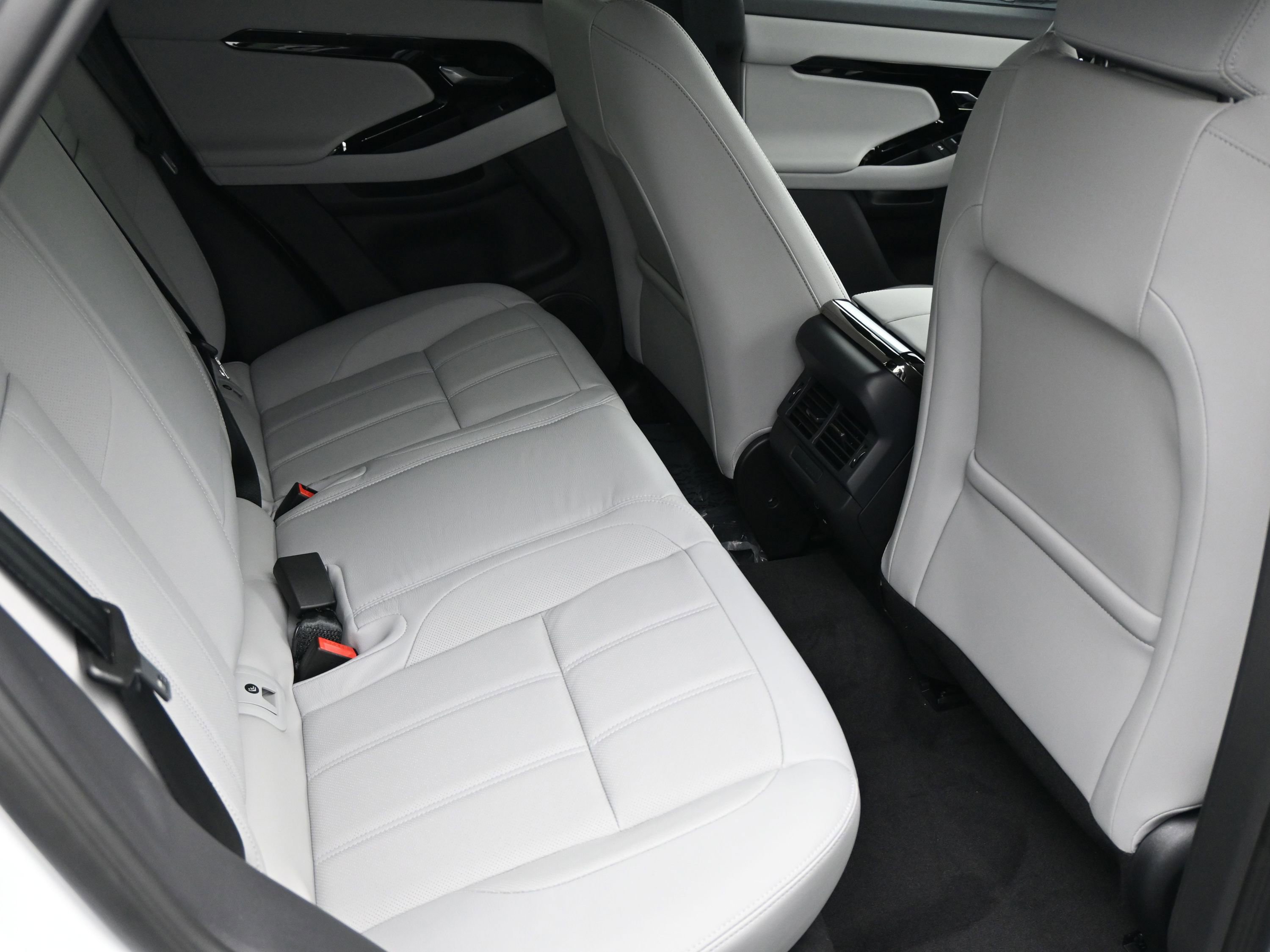 New 2026 Land Rover Range Rover Evoque S image 9