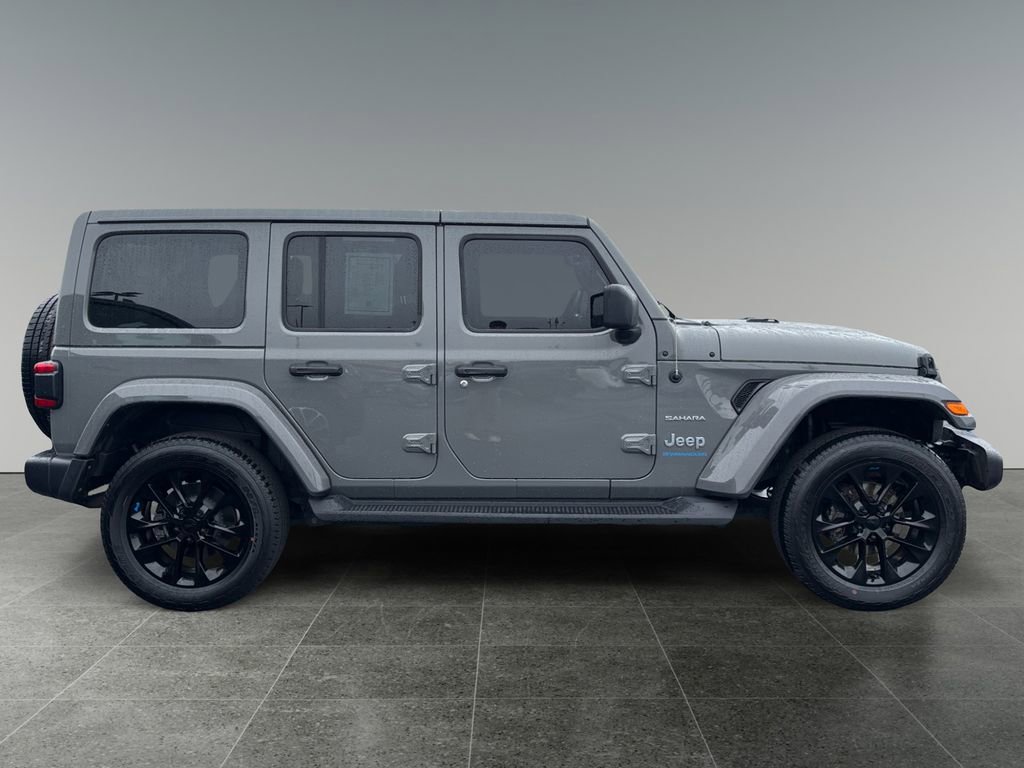 Used 2023 Jeep Wrangler Unlimited Sahara w/ Cold Weather Group AWD/4WD image 8