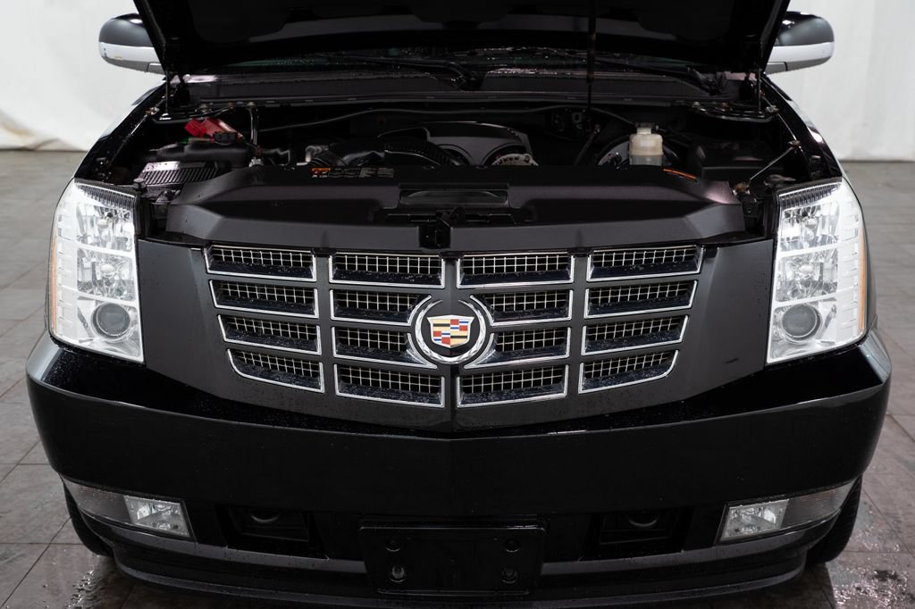 Used 2014 Cadillac Escalade Luxury AWD/4WD image 3