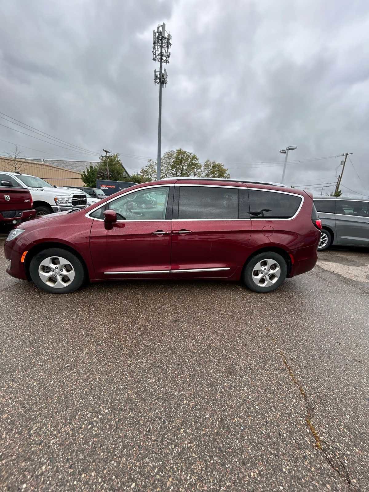 Certified 2017 Chrysler Pacifica Touring-L Plus image 40