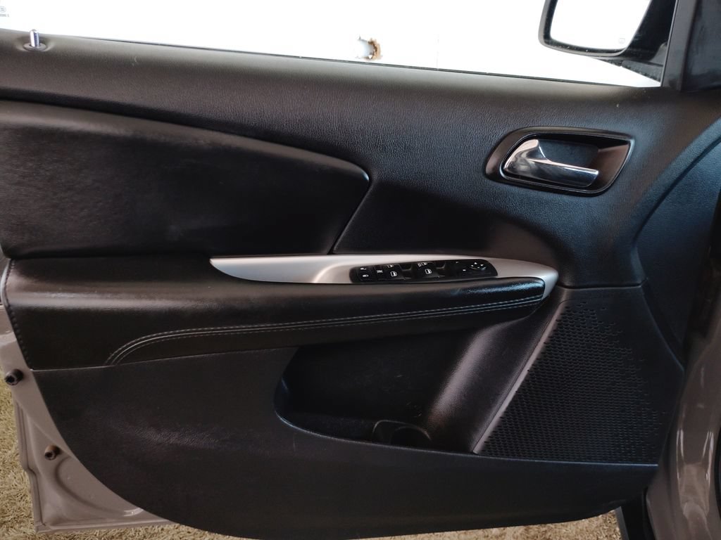 Used 2019 Dodge Journey SE w/ Safe & Sound Group FWD image 24