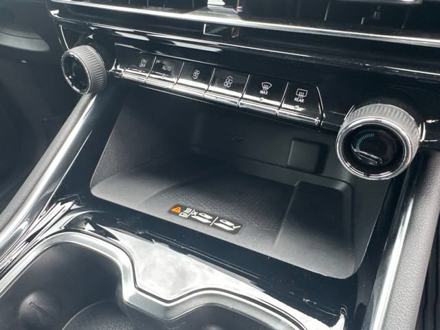 New 2026 Chevrolet Traverse LT w/ LPO, Floor Liner Package AWD/4WD image 23