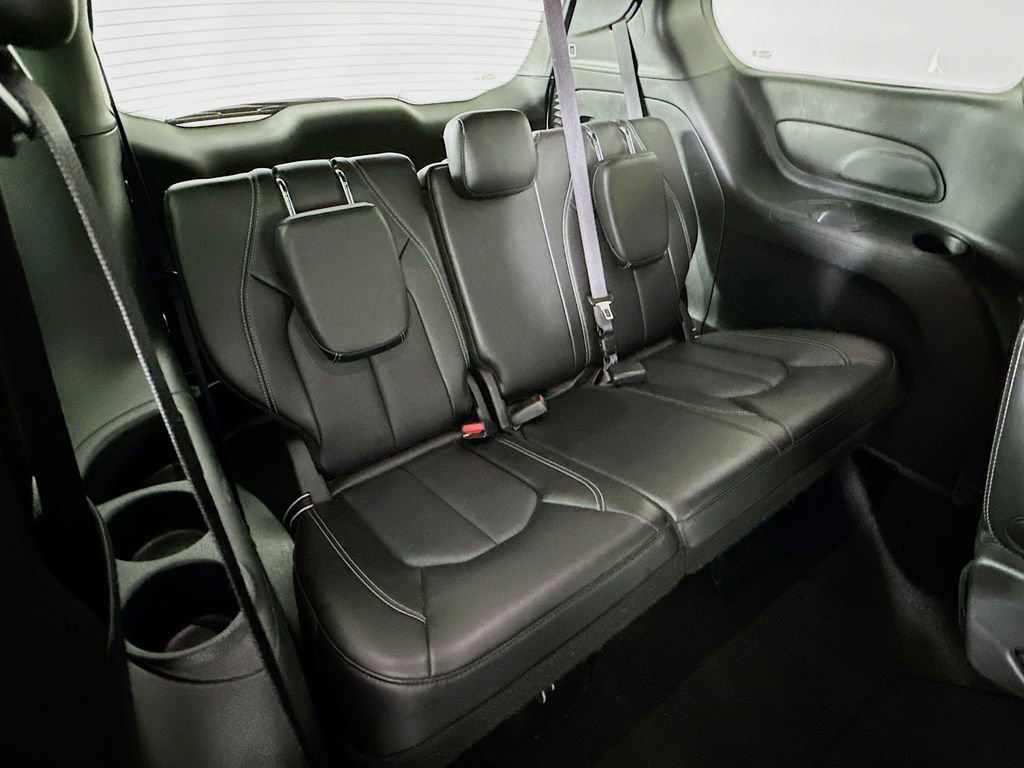 Used 2025 Chrysler Pacifica Select FWD image 34