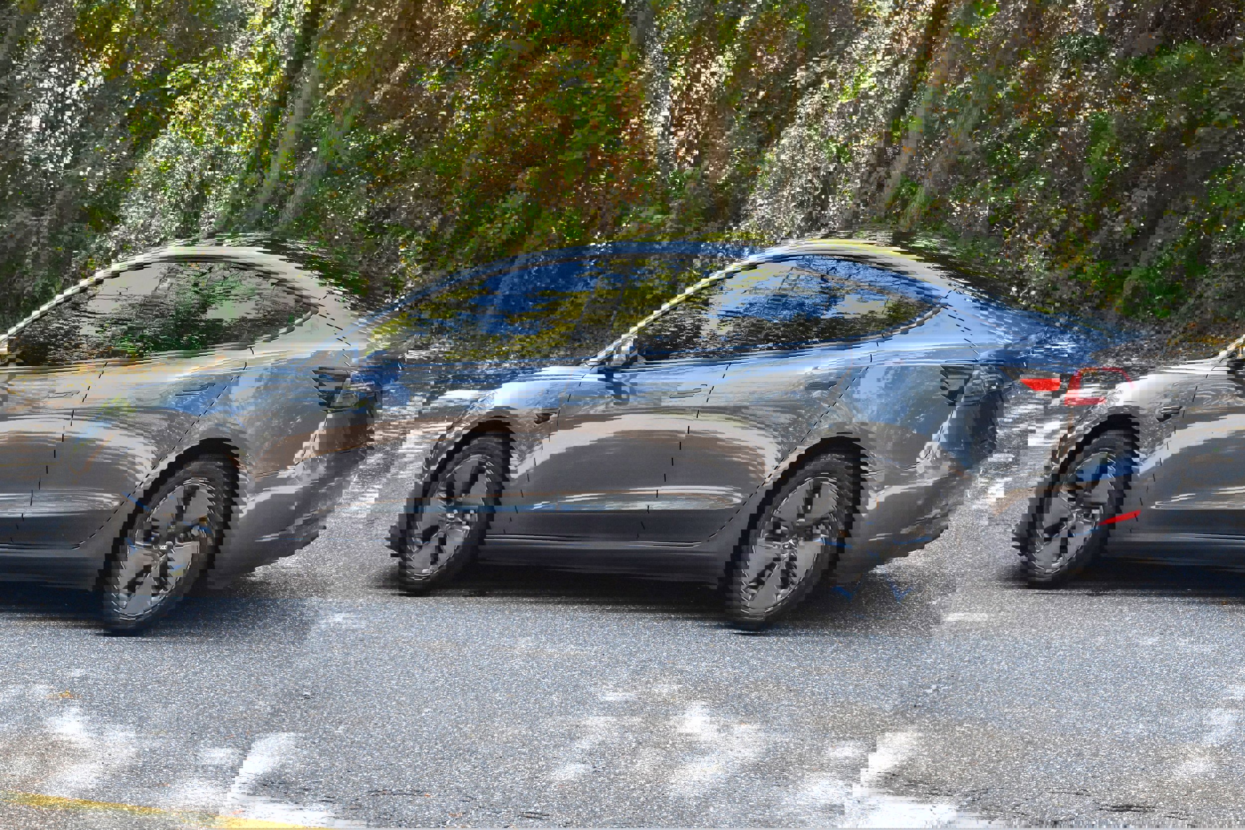 Used 2022 Tesla Model 3 Standard Range image 5