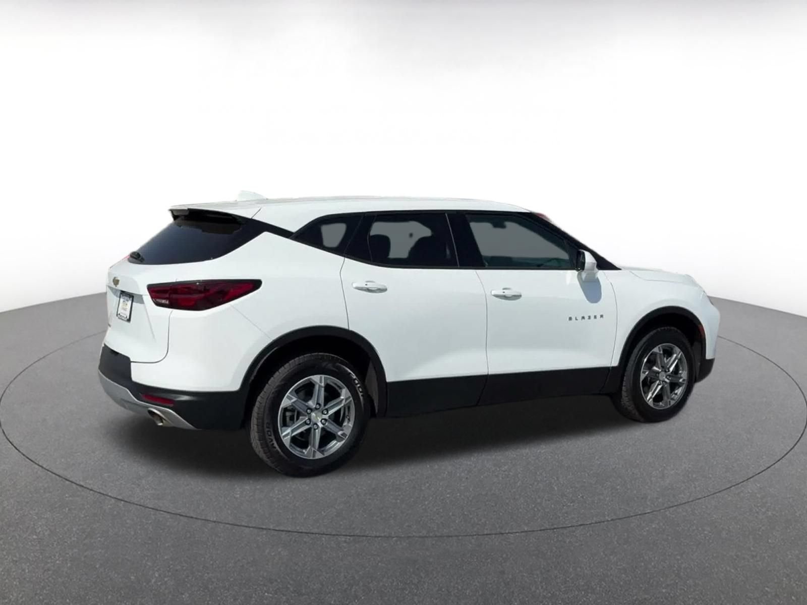 Used 2025 Chevrolet Blazer LT FWD image 12