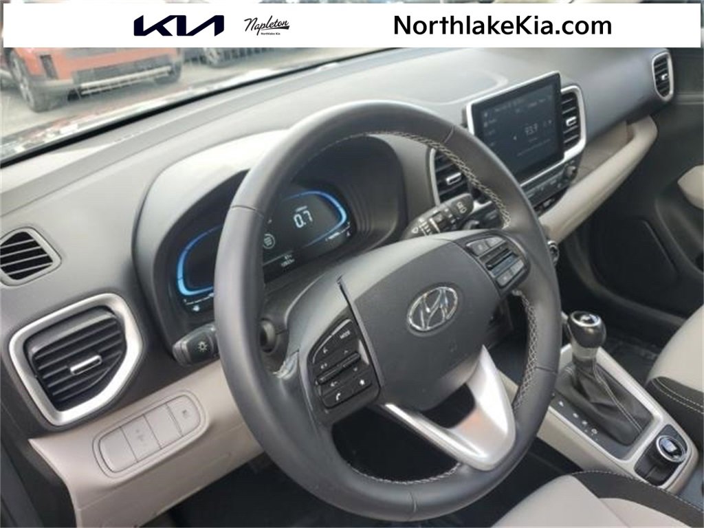 Used 2024 Hyundai Venue SEL image 28