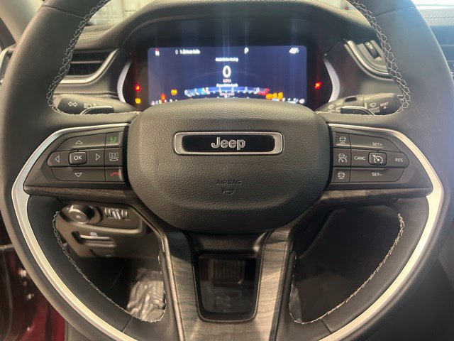 Used 2023 Jeep Grand Cherokee Limited w/ Luxury Tech Group II AWD/4WD image 24