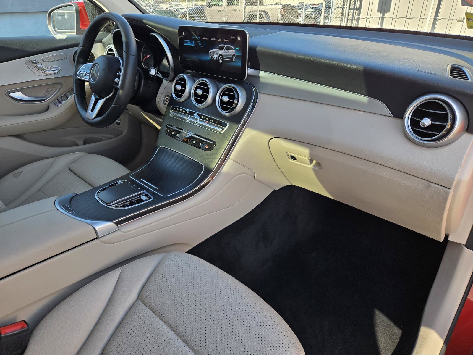 Used 2022 Mercedes-Benz GLC 300 w/ Premium Package Lite image 28