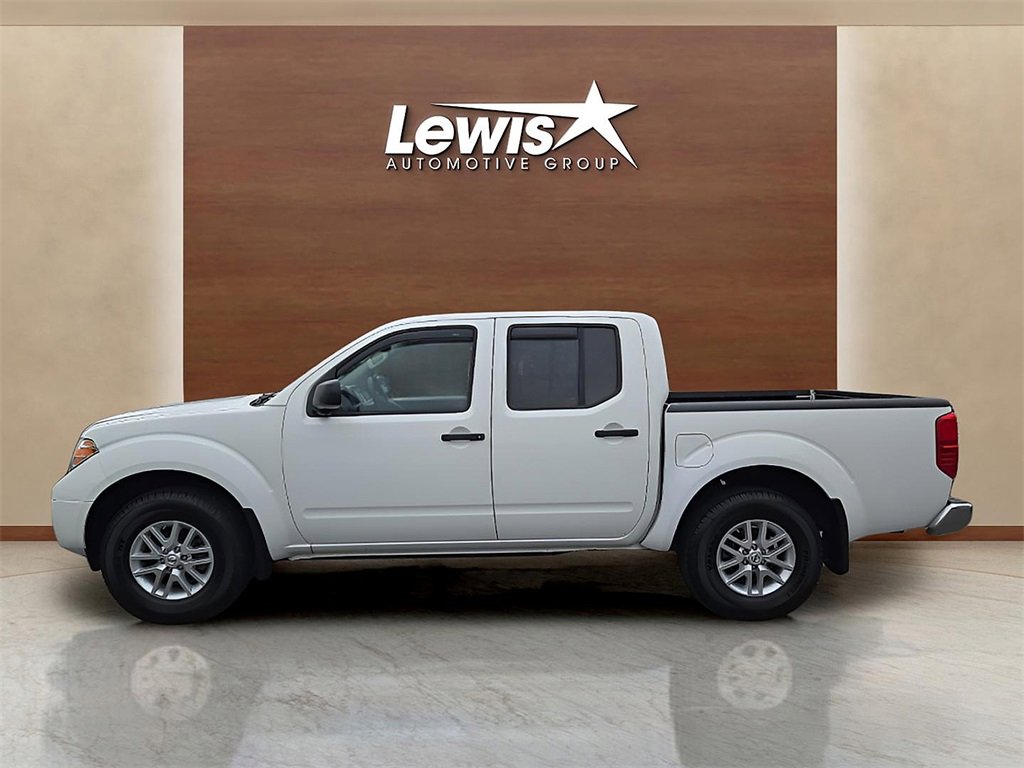 Used 2018 Nissan Frontier SV image 2