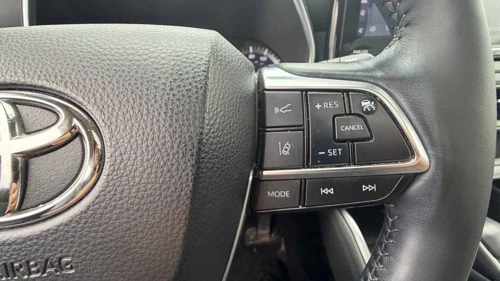 Used 2021 Toyota Highlander Limited AWD/4WD image 16