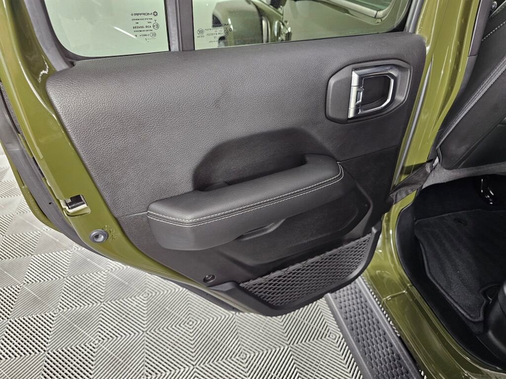 Used 2022 Jeep Wrangler Unlimited Sahara image 32