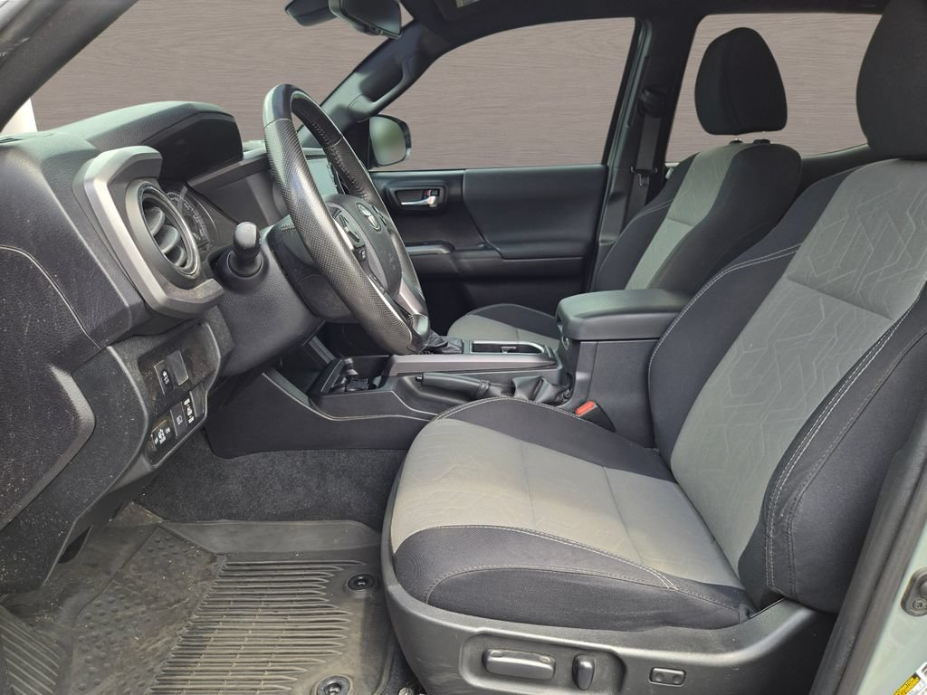 Used 2022 Toyota Tacoma TRD Off-Road w/ Technology Package AWD/4WD image 23