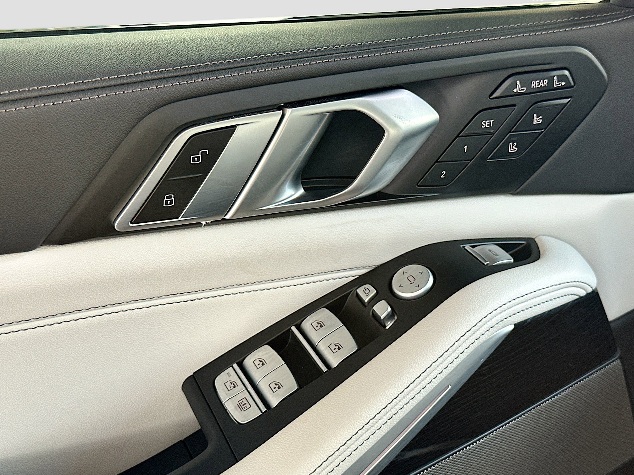 Certified 2023 BMW X7 xDrive40i w/ Executive Package image 18