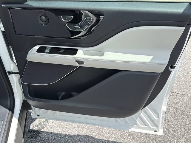 New 2026 Lincoln Aviator Reserve w/ Luxury Package AWD/4WD image 14