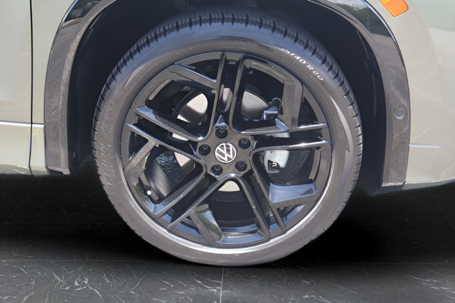 Used 2026 Volkswagen Tiguan SE R-Line FWD image 10